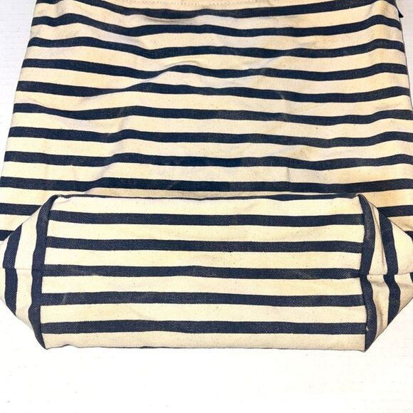 Baggu Blue and Cream Canvas Duck Bag - Picture 3 of 7